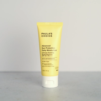 Солнцезащитный увлажняющий крем с SPF 50 и эффектом сияния 60 мл / Advanced sun protection daily moisturizer SPF 50+ 