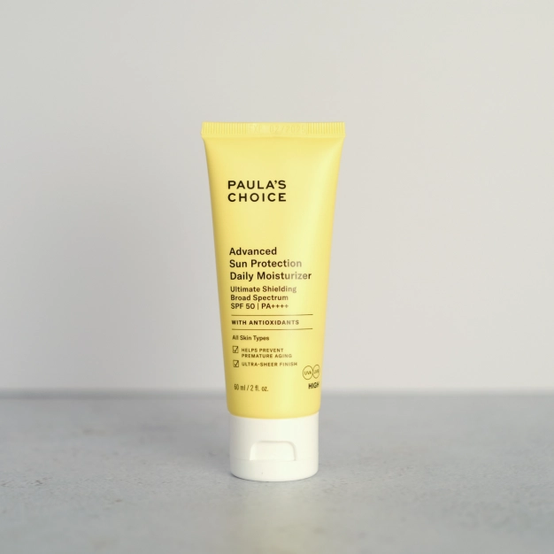 Солнцезащитный увлажняющий крем с SPF 50 и эффектом сияния 60 мл / Advanced sun protection daily moisturizer SPF 50+ 